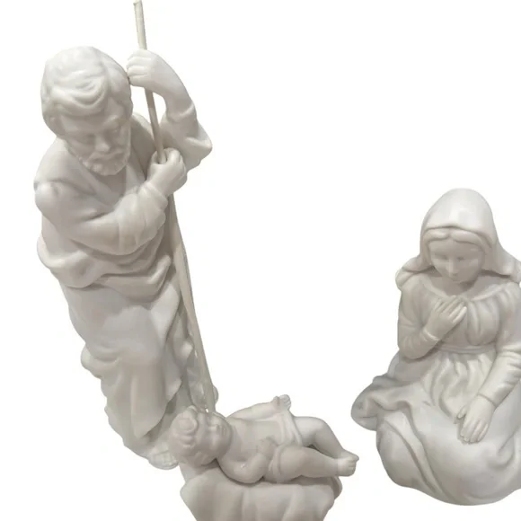 Avon Nativity Collectible Holy Family Mary Joseph Baby Jesus Porcelain  3 pieces - Picture 5 of 8